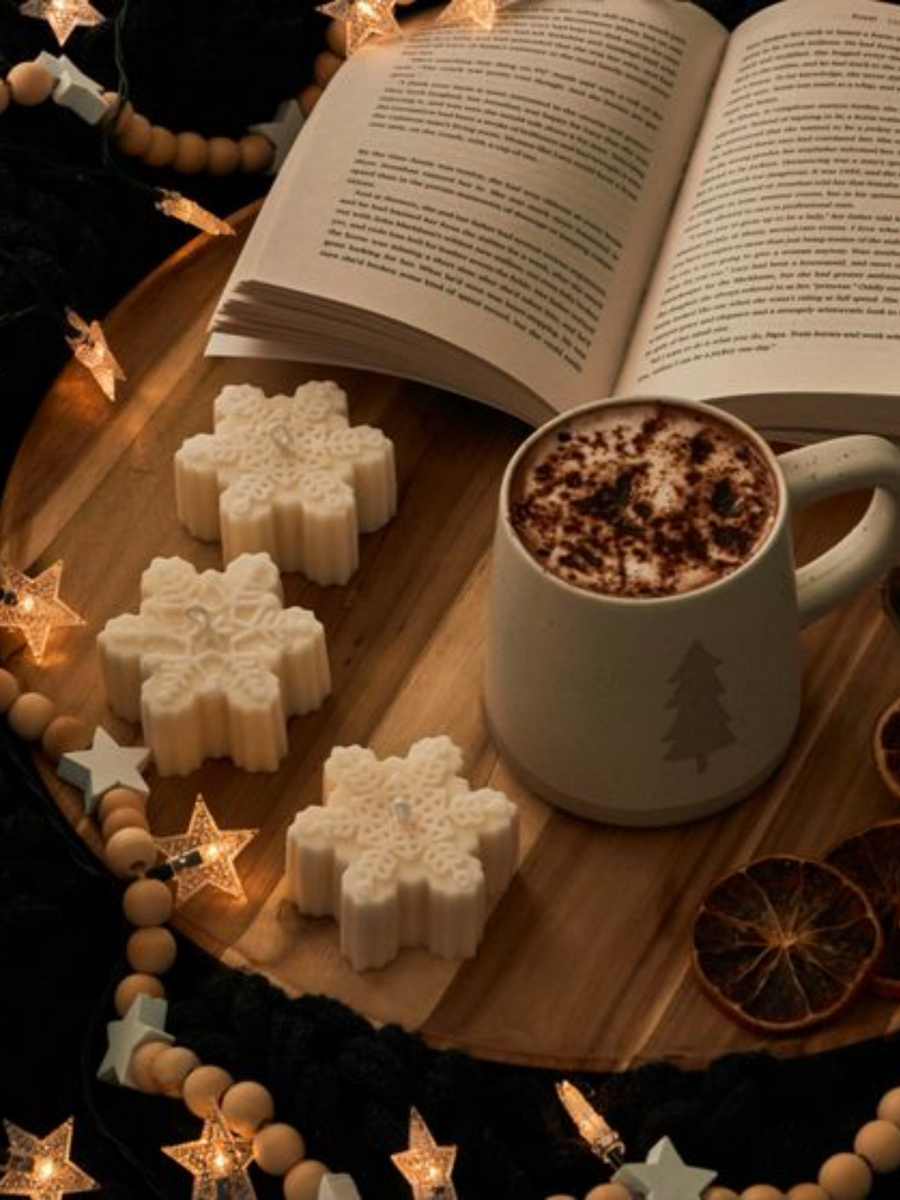 Новорічна соєва свічка Bazhani "Snowflake / Gift Edition" (без аромату) 123 фото