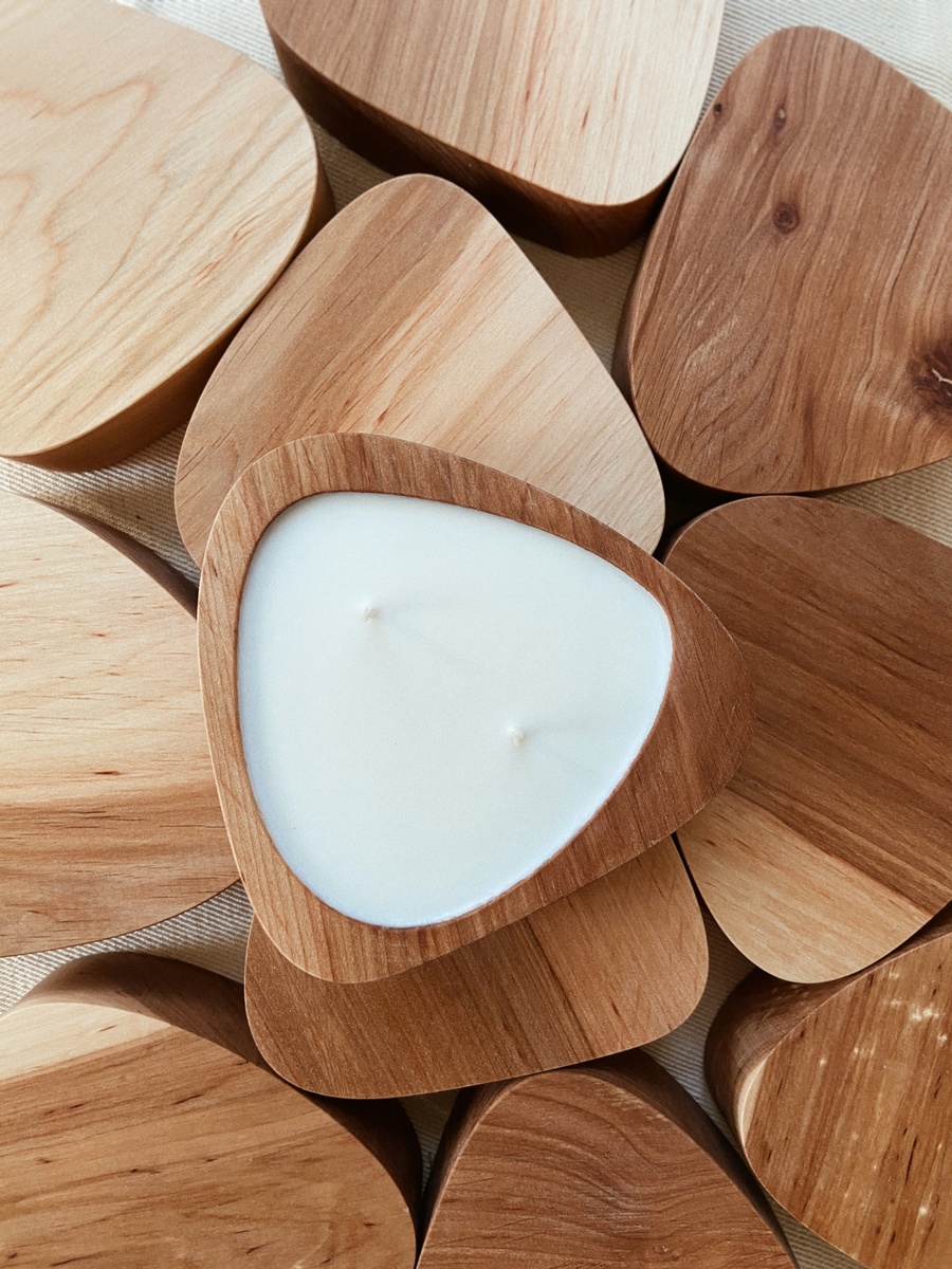 Ароматична соєва свічка у дерев’яному кашпо 205 фото