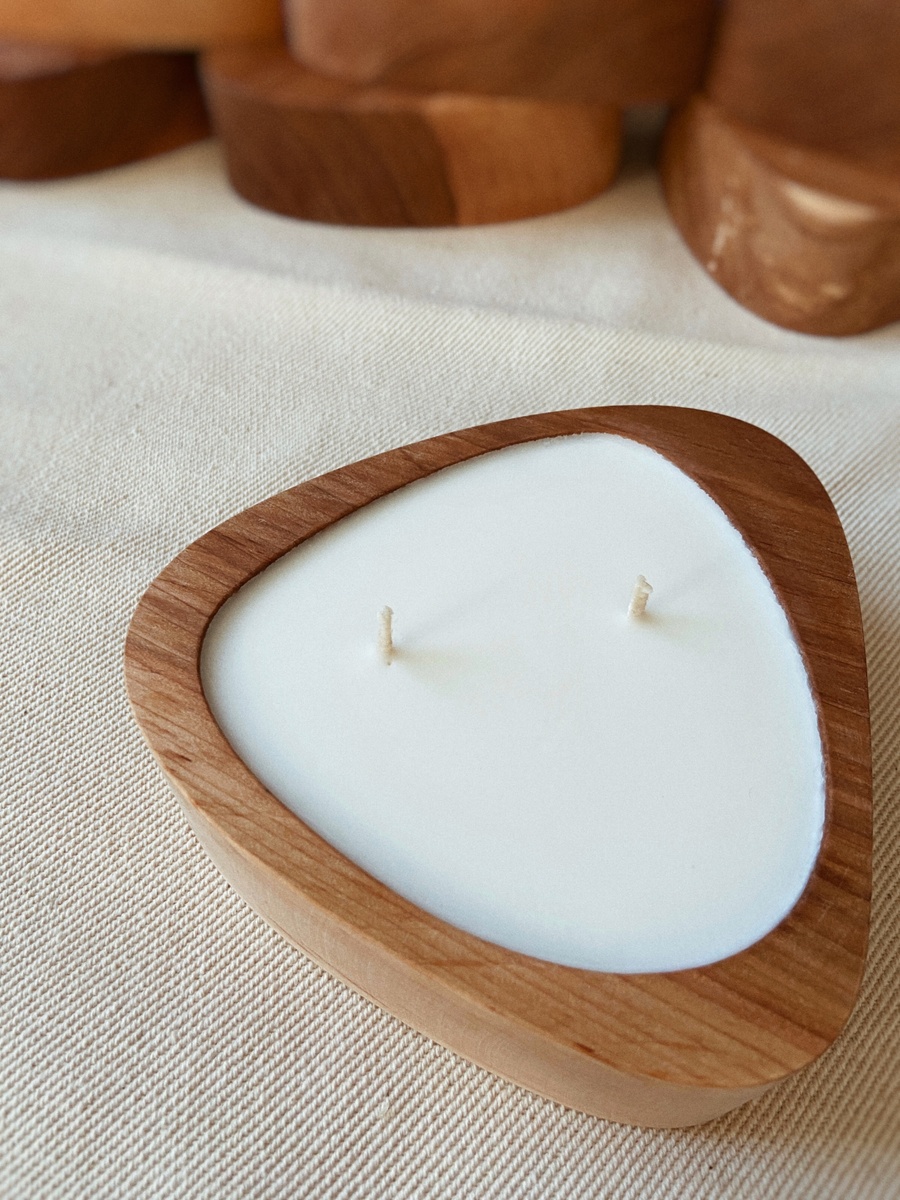 Ароматична соєва свічка у дерев’яному кашпо 205 фото