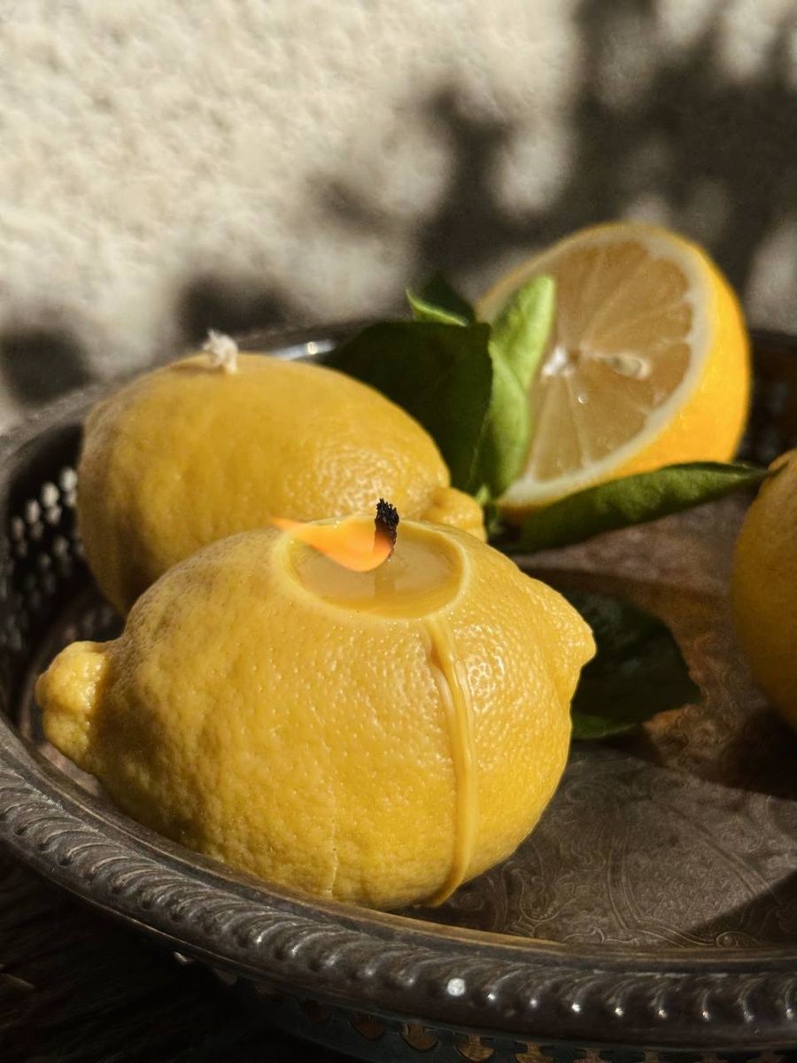 Свічка з бджолиного воску Bazhani "Lemon Candle / Лимон" у вигляді натурального лимона 050726-01 фото