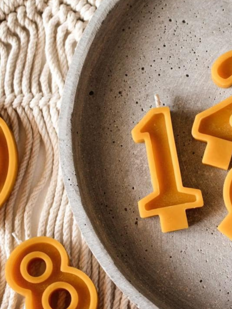 Святкова свічка на торт із бджолиного воску у вигляді цифри "0" 124 фото