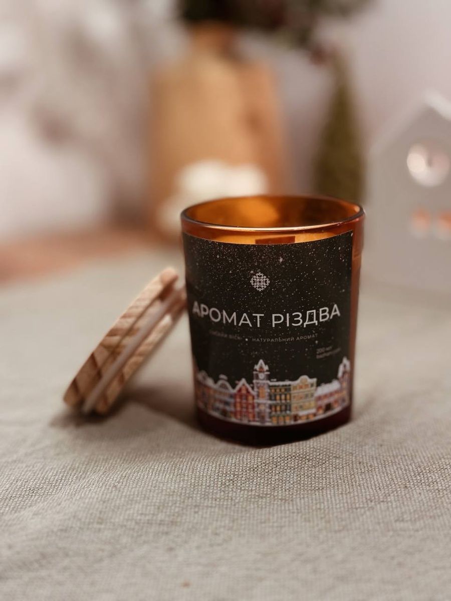 Ароматична соєва свічка "Аромат Різдва" з дерев'яним ґнотом 121125-01 фото
