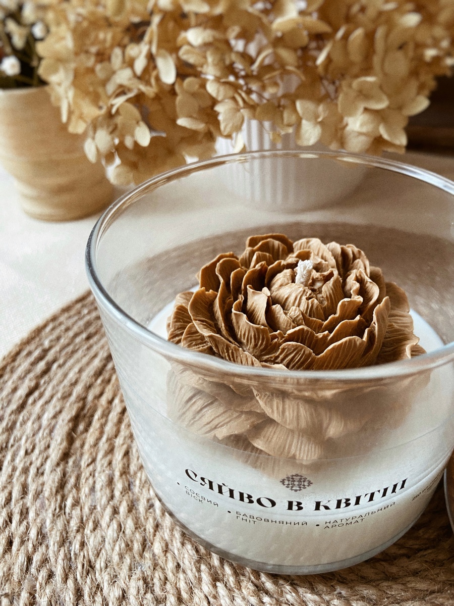 Соєва свічка "Сяйво в квітці" в скляній банці з дерев'яною кришкою 137 фото