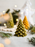 Різдвяна свічка Bazhani "Christmas Tree / Green" з натурального бджолиного воску, 9 &times; 7 см 217 фото