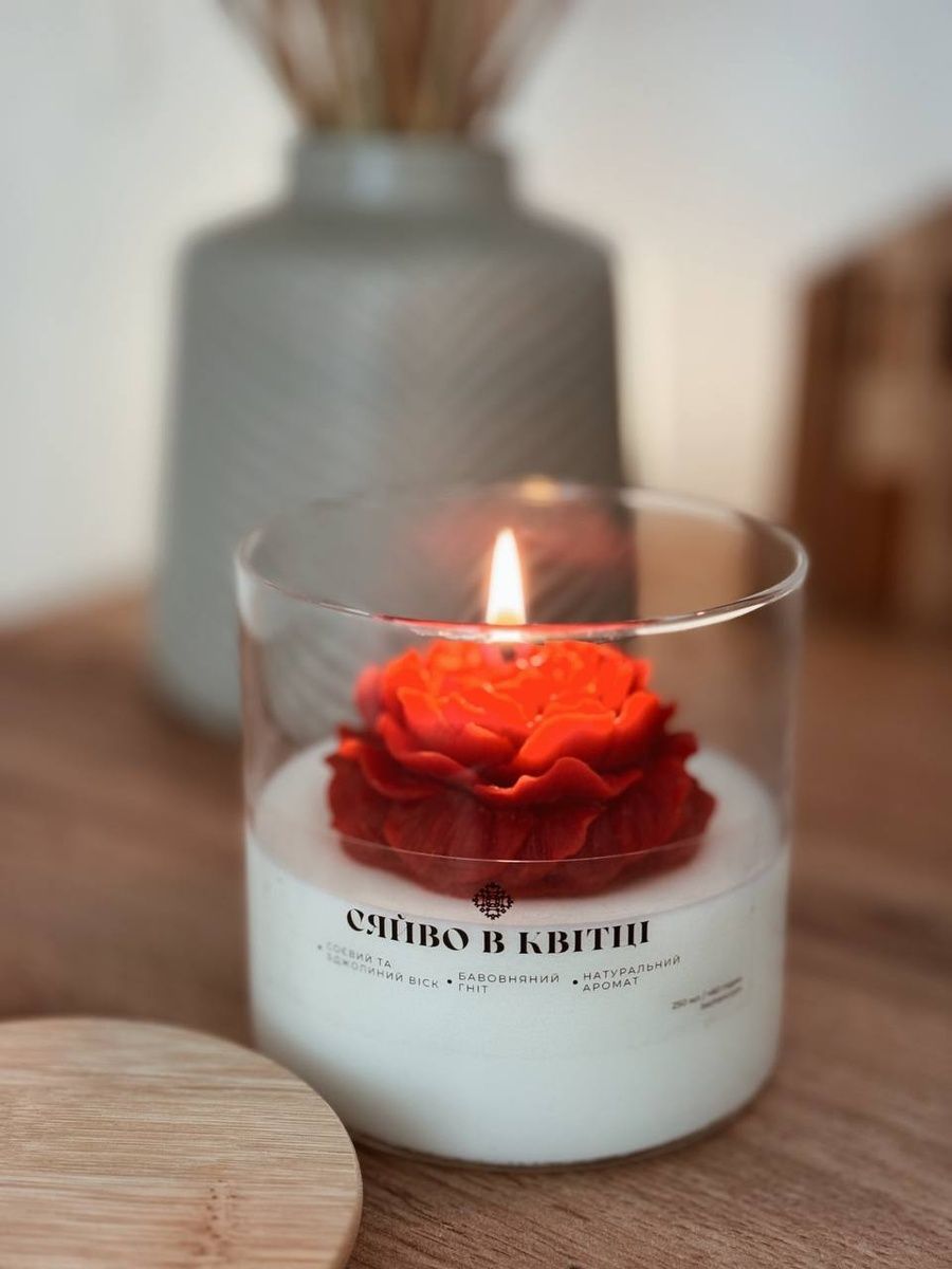 Естетична свічка Bazhani "Bloom Glow" з восковою квіткою (без аромату) 240226-01 фото